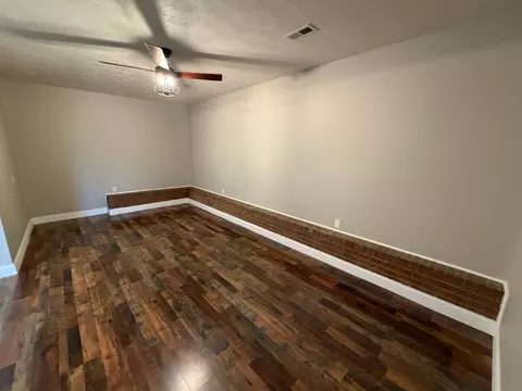 Living - 811 Hancock Ave, Corbin, KY 40701 photo 2 of 2