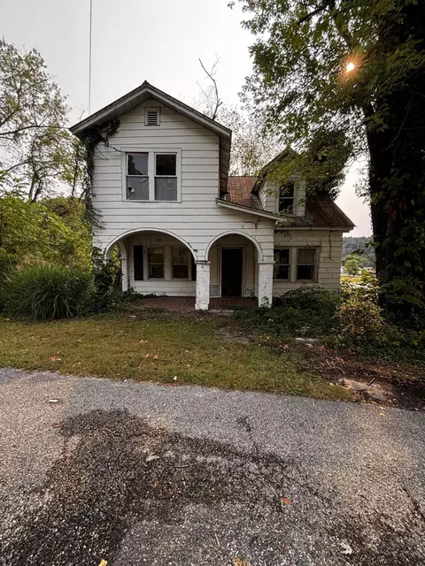 176 N Church St, Salyersville, KY 41465