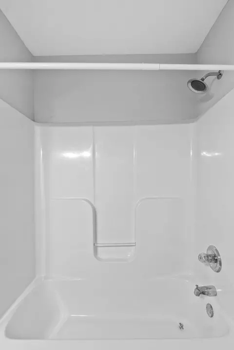 Bath - 103 Harborside Ct, Georgetown, KY 40324 photo 2 of 10