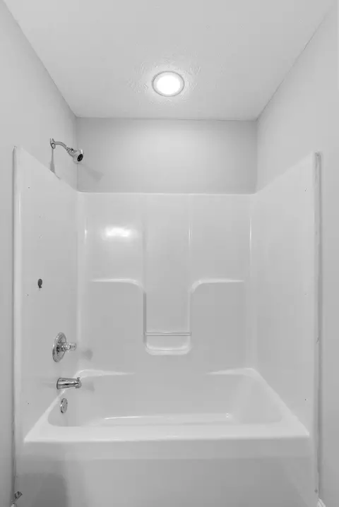 Bath - 103 Harborside Ct, Georgetown, KY 40324 photo 4 of 10