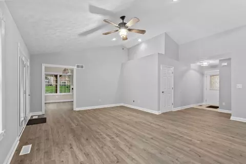 Living - 103 Harborside Ct, Georgetown, KY 40324 photo 2 of 8