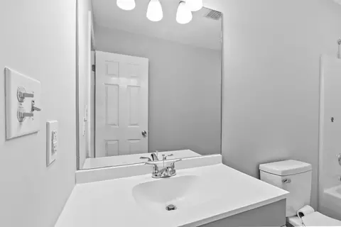 Bath - 103 Harborside Ct, Georgetown, KY 40324 photo 3 of 10