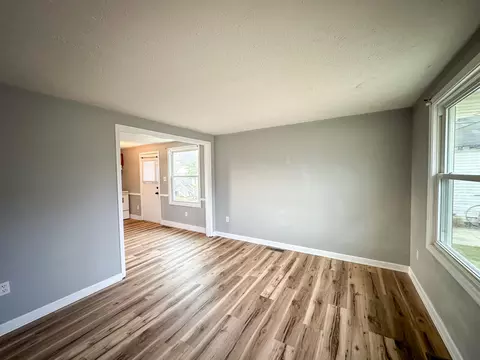 Living - 319 16th St, Corbin, KY 40701 photo 4 of 6