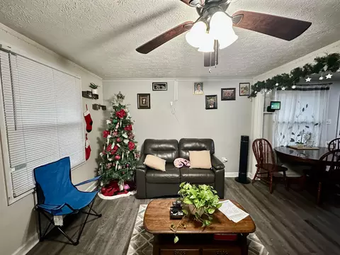 Living - 319 16th St, Corbin, KY 40701 photo 2 of 6