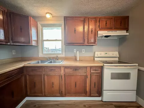 Kitchen - 319 16th St, Corbin, KY 40701 photo 3 of 4