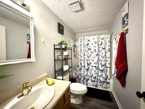 Bath - 319 16th St, Corbin, KY 40701 photo 1 of 3