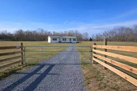 1085 Oak Grove Rd, Columbia, KY 42728