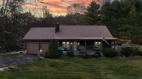 766 Old Flat Lick School Rd, Flat Lick, KY 40935