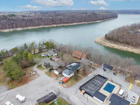105 Villagers Resort Dr, Somerset, KY 42503