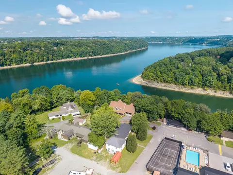 105 Villagers Resort Dr, Somerset, KY 42503