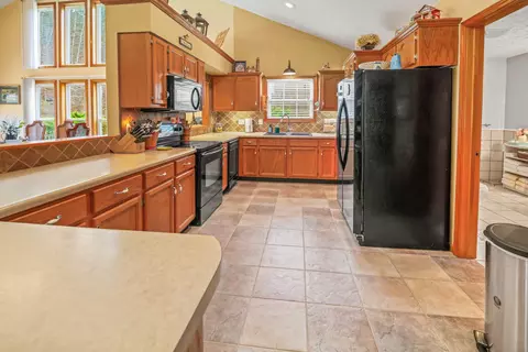 Kitchen - 2581 Corder Flats Rd, Strunk, KY 42649 photo 3 of 4