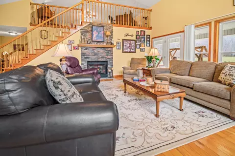 Living - 2581 Corder Flats Rd, Strunk, KY 42649 photo 2 of 3