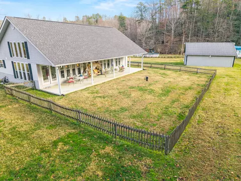 Exterior - 2581 Corder Flats Rd, Strunk, KY 42649 photo 4 of 16
