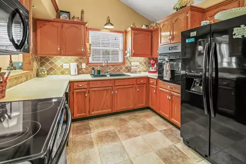 Kitchen - 2581 Corder Flats Rd, Strunk, KY 42649 photo 2 of 4