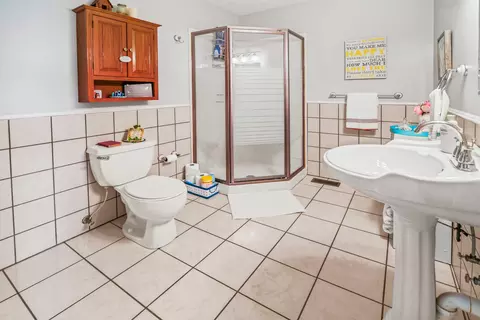 Bath - 2581 Corder Flats Rd, Strunk, KY 42649 photo 4 of 6