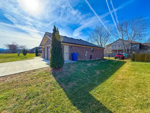 Exterior - 128 Lynne Dr, Berea, KY 40403 photo 6 of 18
