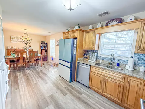 Kitchen - 128 Lynne Dr, Berea, KY 40403 photo 3 of 3