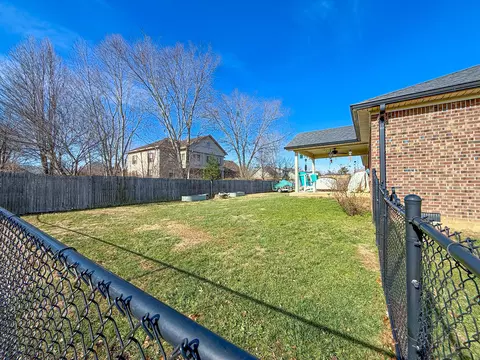 Exterior - 128 Lynne Dr, Berea, KY 40403 photo 4 of 18