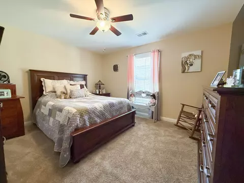 Bedroom - 128 Lynne Dr, Berea, KY 40403 photo 5 of 8