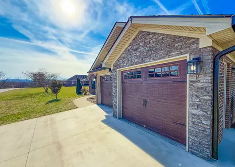 Exterior - 128 Lynne Dr, Berea, KY 40403 photo 7 of 18