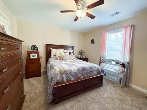 Bedroom - 128 Lynne Dr, Berea, KY 40403 photo 7 of 8