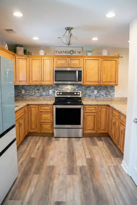 Kitchen - 128 Lynne Dr, Berea, KY 40403 photo 1 of 3