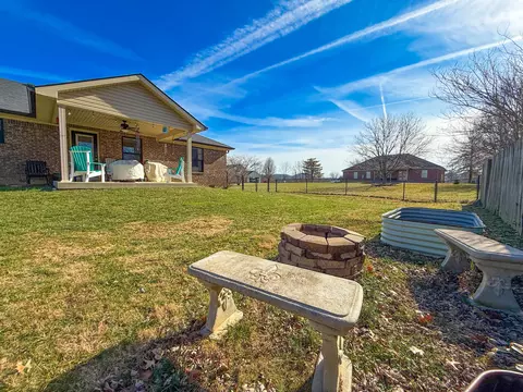 Exterior - 128 Lynne Dr, Berea, KY 40403 photo 3 of 18