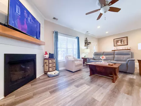 Living - 128 Lynne Dr, Berea, KY 40403 photo 8 of 8