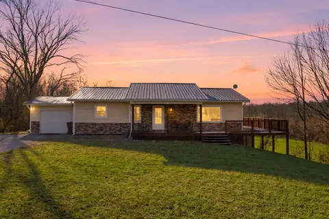 1676 Graves Rd, Stamping Ground, KY 40379