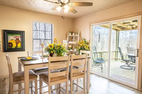 Dining - 827 Dean Rd, Mckee, KY 40447 photo 1 of 2