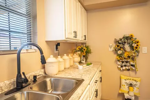 Kitchen - 827 Dean Rd, Mckee, KY 40447 photo 2 of 3