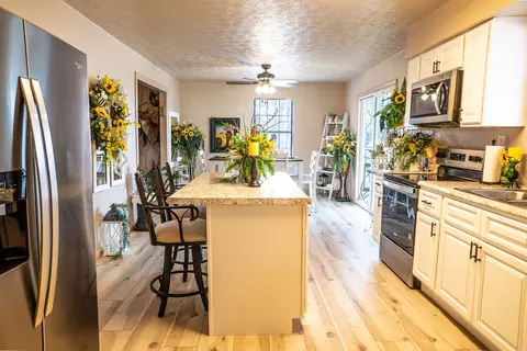 Kitchen - 827 Dean Rd, Mckee, KY 40447 photo 1 of 3