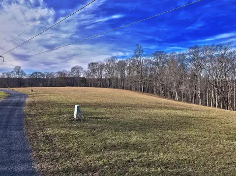 24 Dockery Rd, Russell Springs, KY 42642