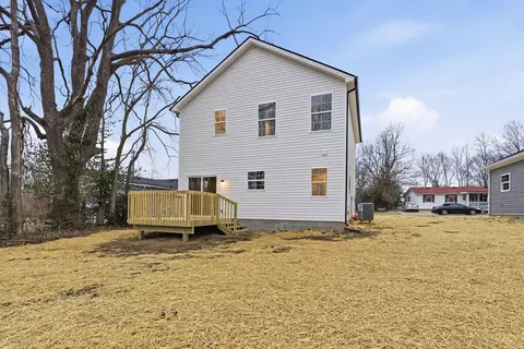 Exterior - 104 West St, Georgetown, KY 40324 photo 5 of 9