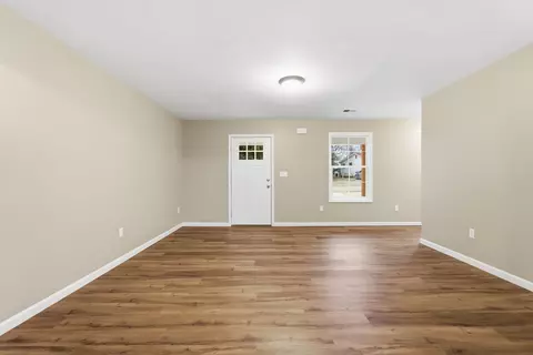 Living - 104 West St, Georgetown, KY 40324 photo 2 of 3