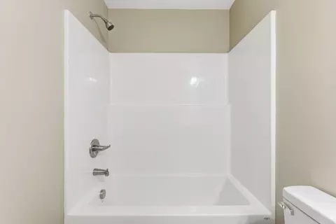 Bath - 104 West St, Georgetown, KY 40324 photo 3 of 4