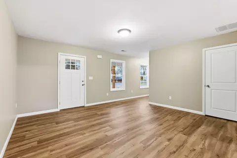 Living - 104 West St, Georgetown, KY 40324 photo 3 of 3