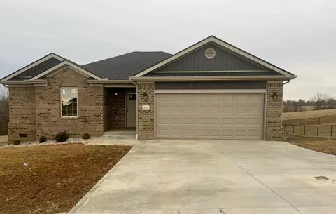 555 Middle Creek Way, Berea, KY 40403