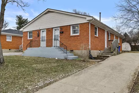 1990 Fair Oaks Dr, Lexington, KY 40504