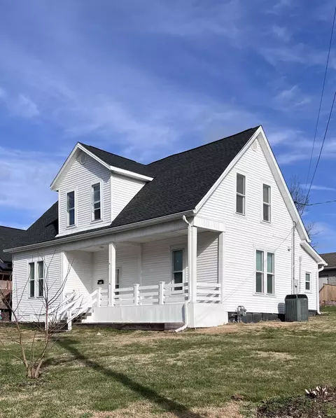 402 Park Ave, Irvine, KY 40336