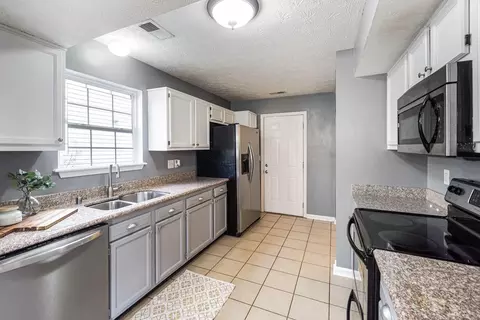 Kitchen - 117 River Run Ct, Georgetown, KY 40324 photo 1 of 2