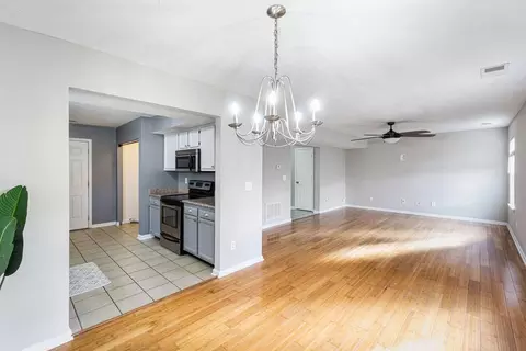 Living - 117 River Run Ct, Georgetown, KY 40324 photo 3 of 4
