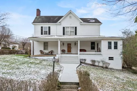 90 Grand Ave, Beattyville, KY 41311