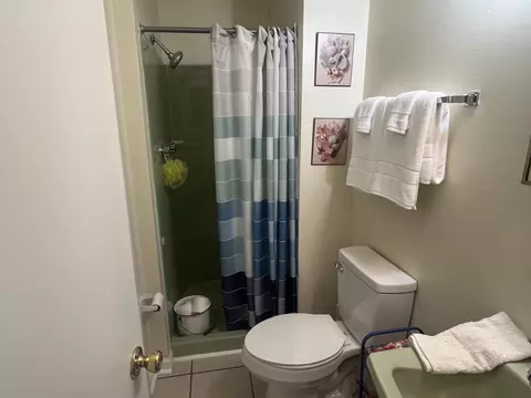 Bath - 228 Circle Dr, Morehead, KY 40351 photo 5 of 12