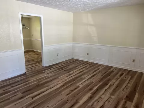 Living - 228 Circle Dr, Morehead, KY 40351 photo 6 of 11