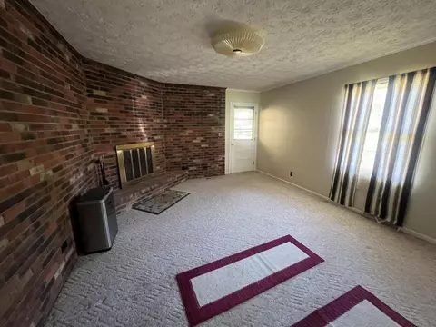 Living - 228 Circle Dr, Morehead, KY 40351 photo 9 of 11
