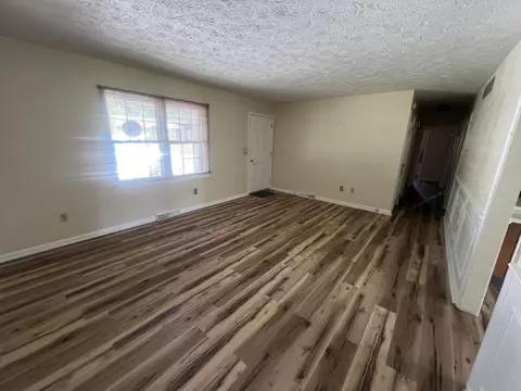 Living - 228 Circle Dr, Morehead, KY 40351 photo 3 of 11