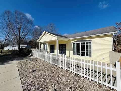 3879 E Ky-80, Russell Springs, KY 42642