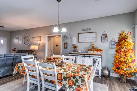 Dining - 134 Commerce Dr, Berea, KY 40403 photo 2 of 2