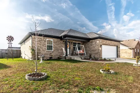 Exterior - 134 Commerce Dr, Berea, KY 40403 photo 2 of 13